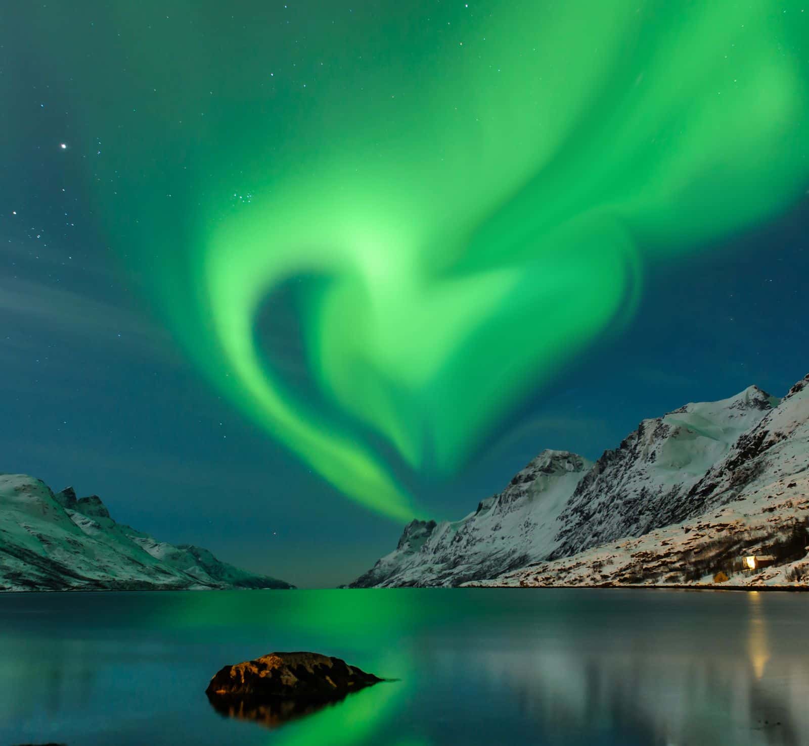 Northern lights over Vikran