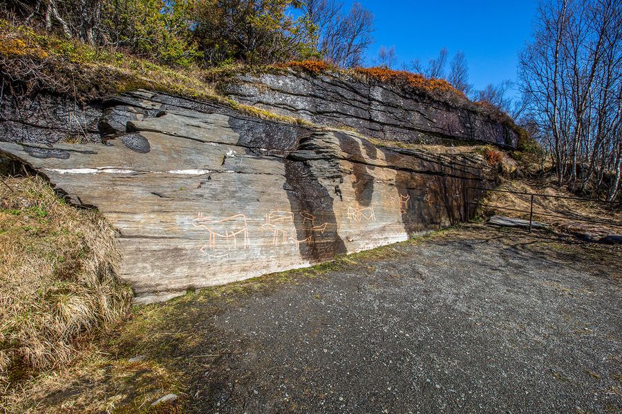 Rock carvings near Vikran